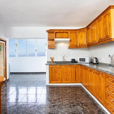 Nature Retreat With Ocean Views, Tamaimo