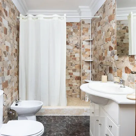 Nature Retreat With Ocean Views, Tamaimo