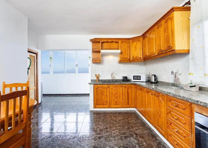 Nature Retreat With Ocean Views, Tamaimo