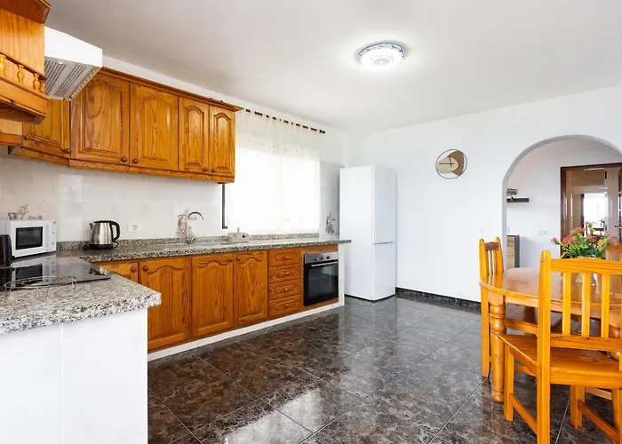 Nature Retreat With Ocean Views, Tamaimo דירה