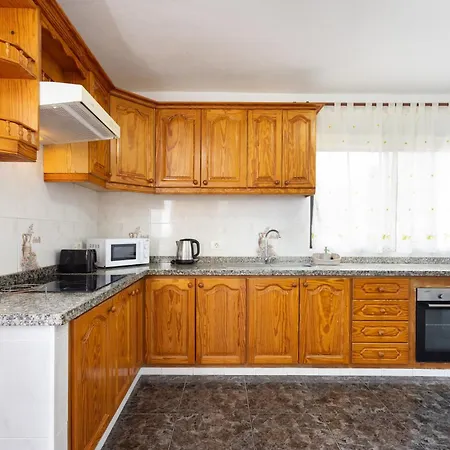 Nature Retreat With Ocean Views, Tamaimo