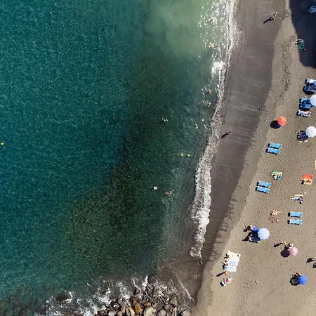 Nature Retreat With Ocean Views, Tamaimo