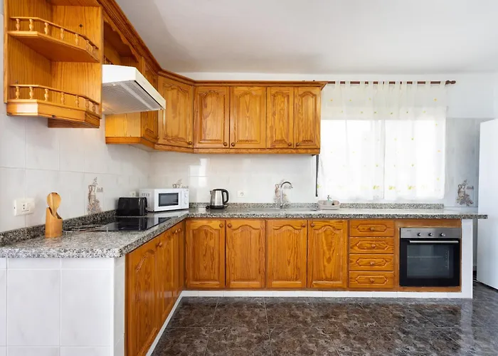 Nature Retreat With Ocean Views, Tamaimo